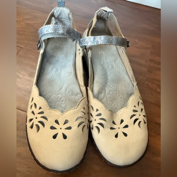 JBU by Jambu Beige/light Gray Adventure Cutout Mary Jane Flats-Size 7.5 - Picture 12 of 12